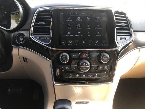 Used 2020 Jeep Grand Cherokee Limited w/ Luxury Group II image 33