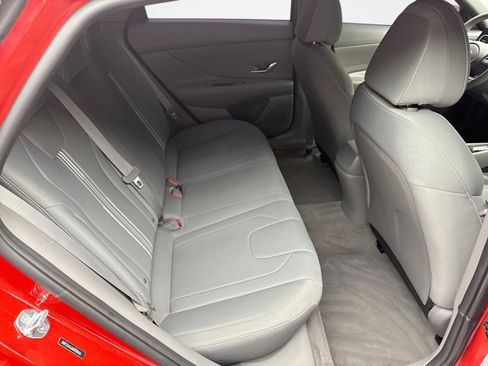 Used 2021 Hyundai Elantra SEL w/ Convenience Package image 17