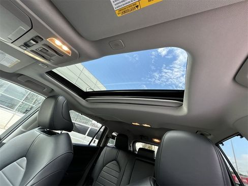 Used 2024 Toyota Highlander XLE image 24