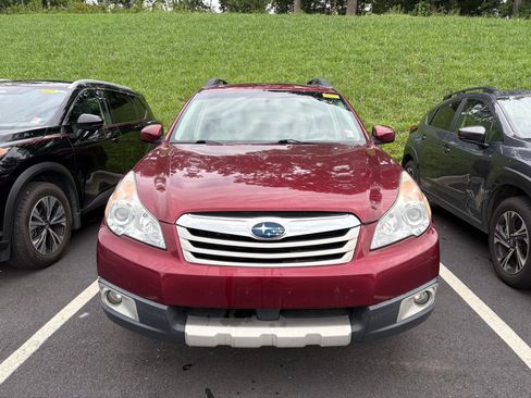 Used 2011 Subaru Outback 3.6R Limited w/ PWR Moonroof Pkg AWD/4WD image 2