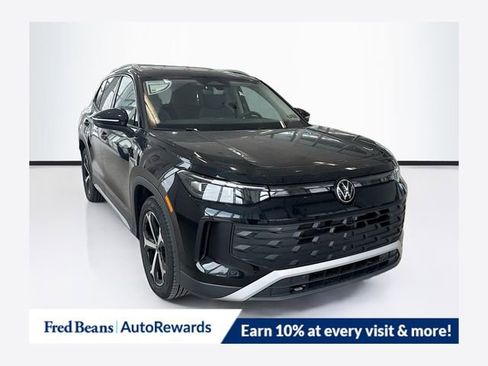 New 2025 Volkswagen Tiguan SE FWD image 1