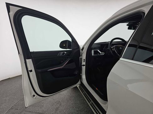 Used 2024 BMW X5 xDrive50e image 19