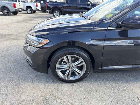 Used 2024 Volkswagen Jetta SE image 29