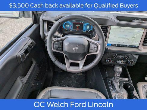 New 2025 Ford Bronco Outer Banks w/ Black Appearance Package image 18