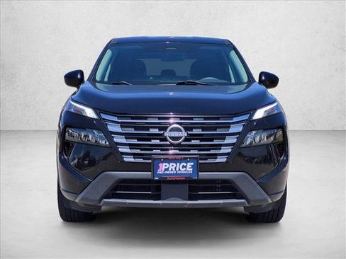 Used 2024 Nissan Rogue SV FWD image 2