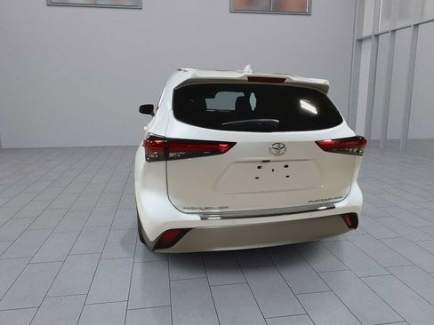 Used 2021 Toyota Highlander Platinum AWD/4WD image 7