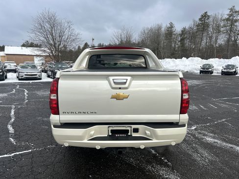 Used 2013 Chevrolet Avalanche LTZ image 4