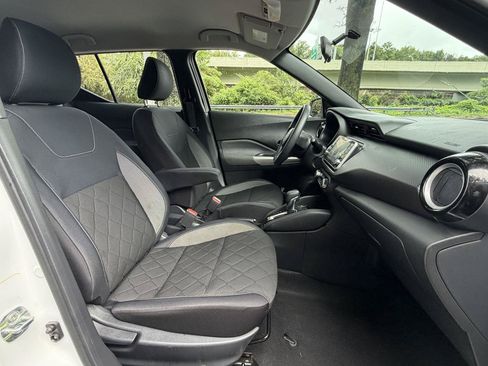 Used 2019 Nissan Kicks SV FWD image 18