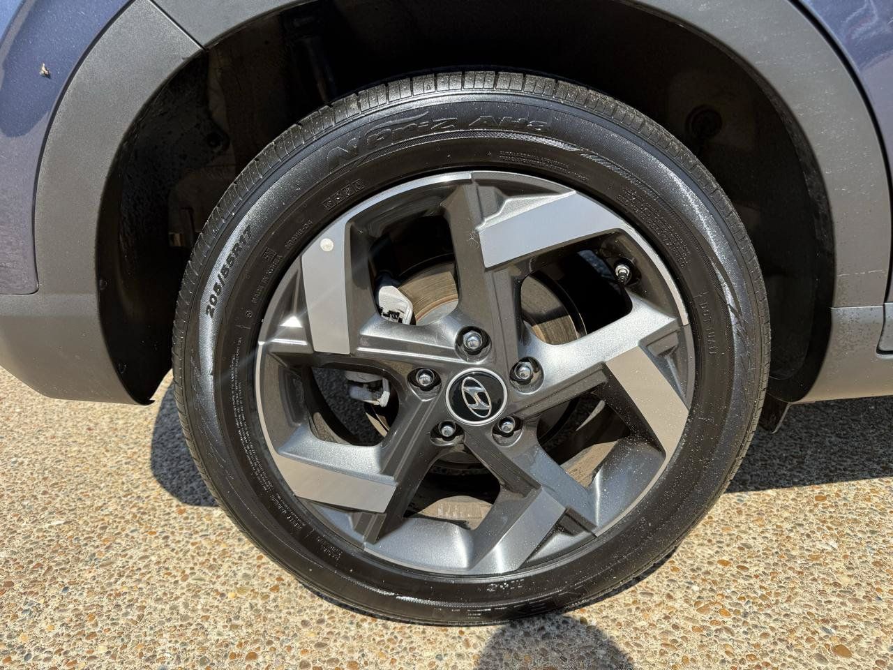 Used 2025 Hyundai Venue Limited FWD image 6
