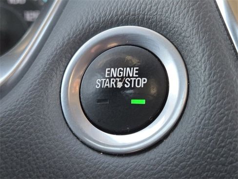 Used 2019 Chevrolet Traverse LT image 12