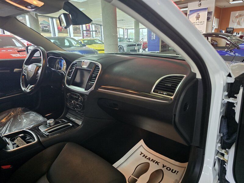 Used 2019 Chrysler 300 Touring w/ Driver Convenience Group AWD/4WD image 15