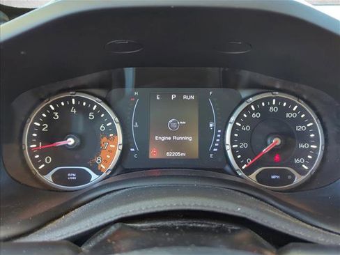 Used 2018 Jeep Renegade Latitude w/ Cold Weather Group image 16