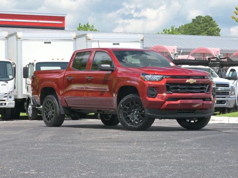 Used 2026 Chevrolet Colorado W/T w/ WT Custom Package RWD image 2