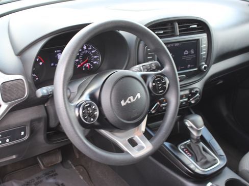 Used 2022 Kia Soul LX w/ Technology Package FWD image 11