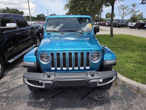 Used 2020 Jeep Wrangler Unlimited Sahara AWD/4WD image 2