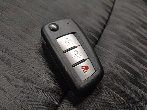 Used 2020 Nissan Rogue S FWD image 32