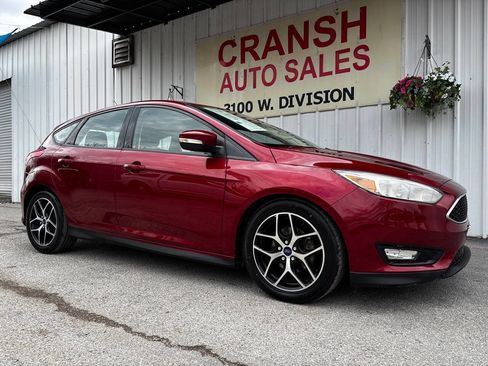 Used 2015 Ford Focus SE w/ SE Sport Package image 4