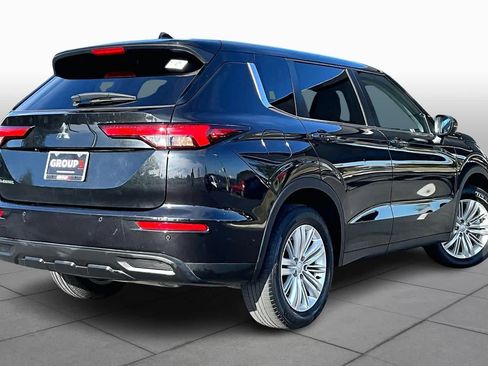 Used 2023 Mitsubishi Outlander ES image 12