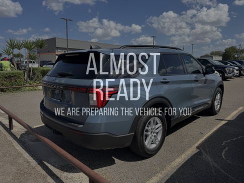 Used 2025 Ford Explorer Active RWD image 4