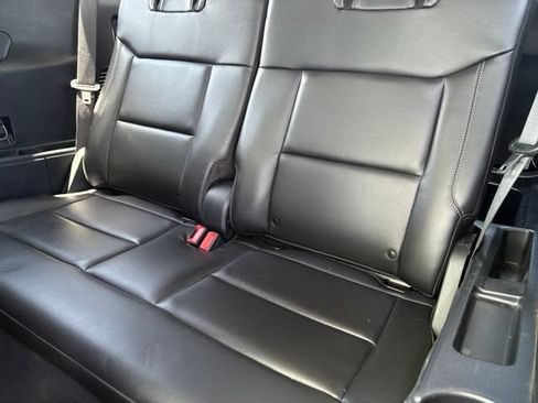 Used 2022 Ford Explorer XLT AWD/4WD image 13