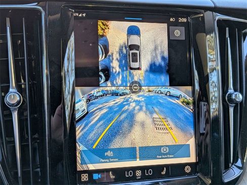 Certified 2025 Volvo XC60 B5 Plus image 23