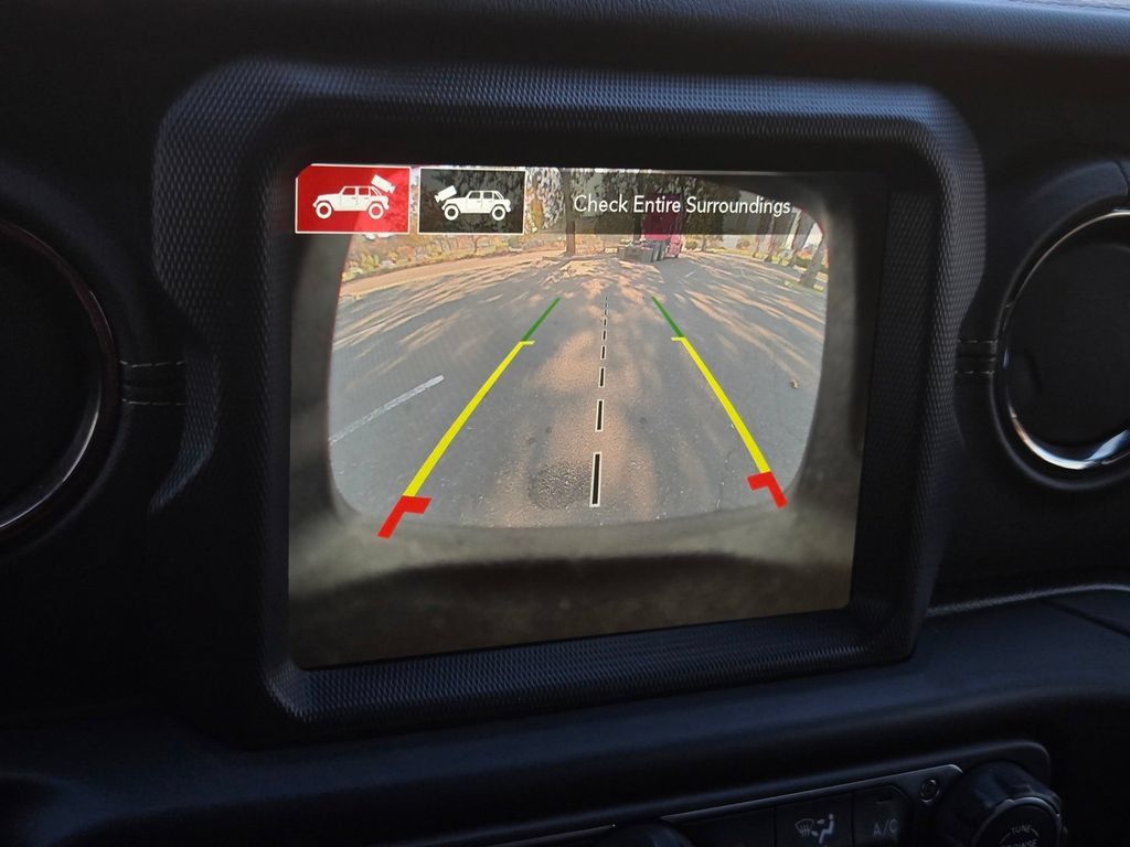 Used 2021 Jeep Wrangler Unlimited Sahara AWD/4WD image 17
