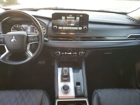 Used 2022 Mitsubishi Outlander SEL image 2