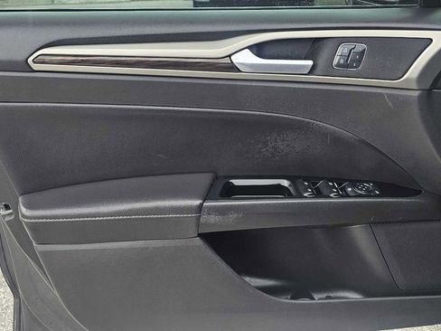 Used 2015 Ford Fusion SE w/ Equipment Group 202A FWD image 8