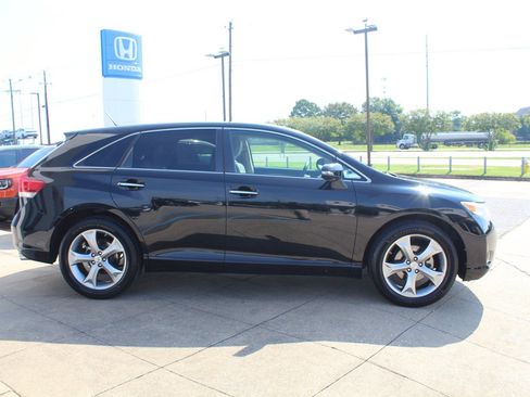 Used 2015 Toyota Venza XLE FWD image 4