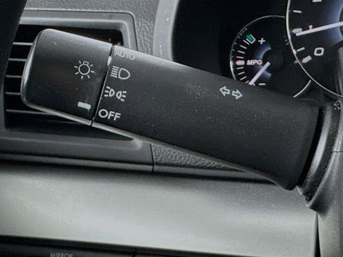 Used 2010 Subaru Outback 2.5i image 12