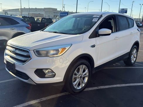 Used 2017 Ford Escape SE image 6