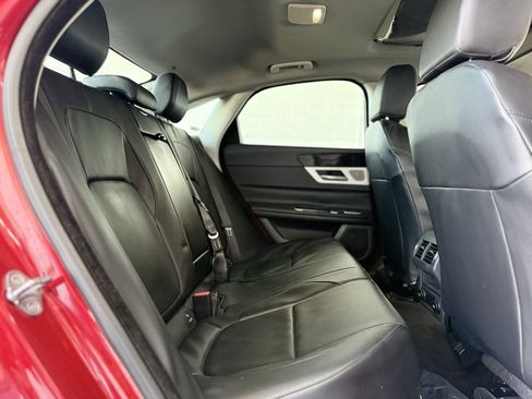 Used 2017 Jaguar XF Premium image 21