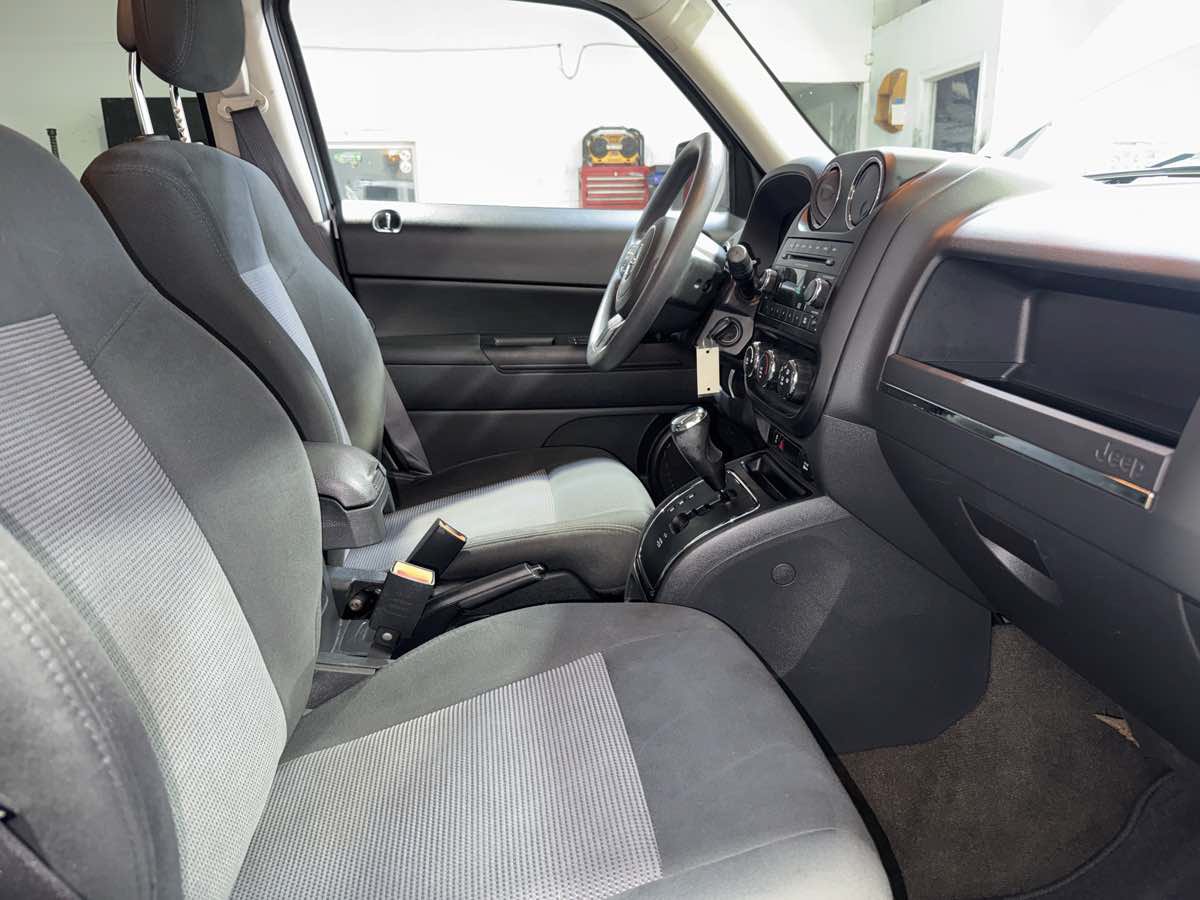 Used 2015 Jeep Patriot Sport w/ Power Value Group FWD image 26