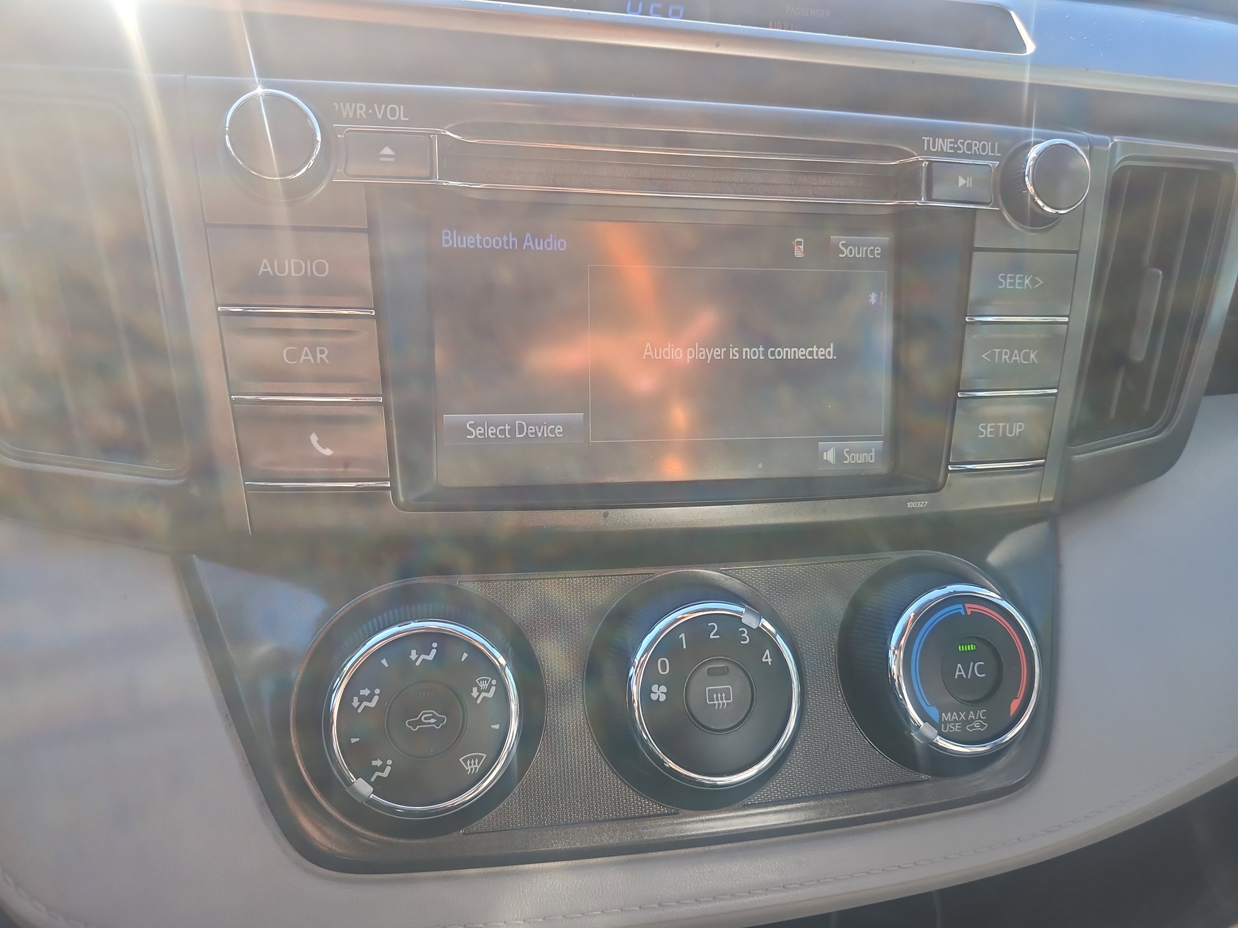 Used 2014 Toyota RAV4 LE FWD image 2