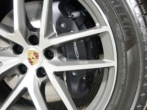 New 2026 Porsche Macan image 40