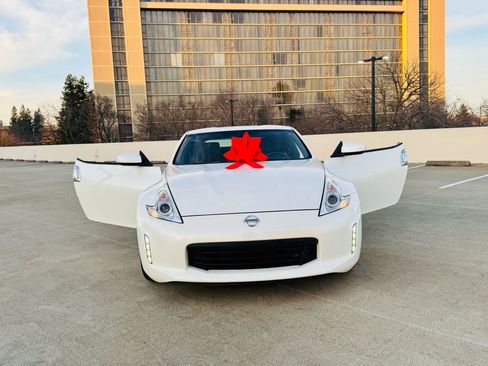 Used 2017 Nissan 370Z Touring image 25