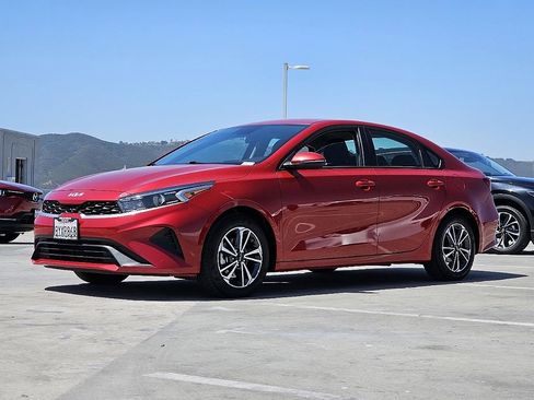 Used 2022 Kia Forte LXS w/ LXS Technology Package FWD image 7