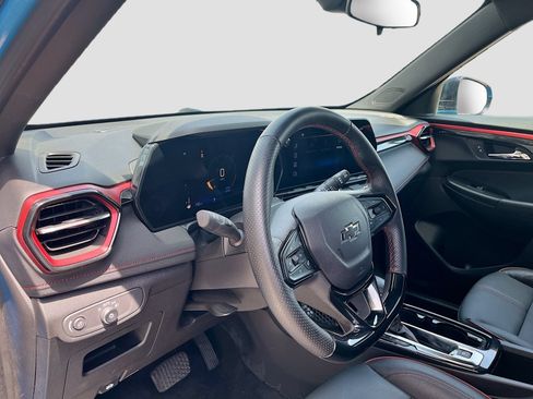 Used 2025 Chevrolet TrailBlazer RS w/ Driver Confidence Package FWD image 9