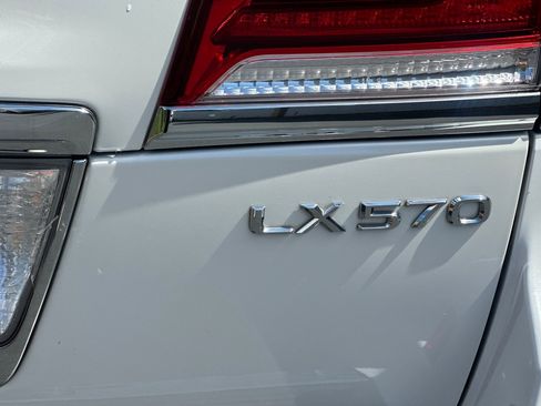Used 2015 Lexus LX 570 4WD w/ Luxury Package image 40