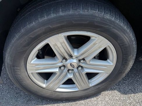 Used 2018 Ford Expedition XLT w/ Equipment Group 202A AWD/4WD image 5