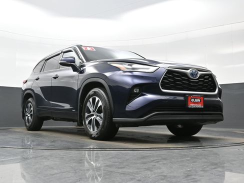 Used 2023 Toyota Highlander XLE image 28