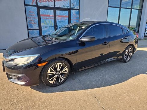 Used 2018 Honda Civic EX-T image 3