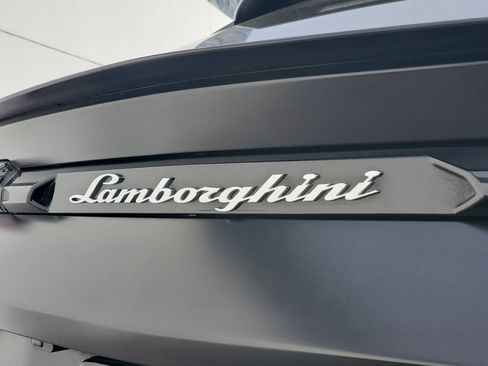 Used 2021 Lamborghini Urus image 9