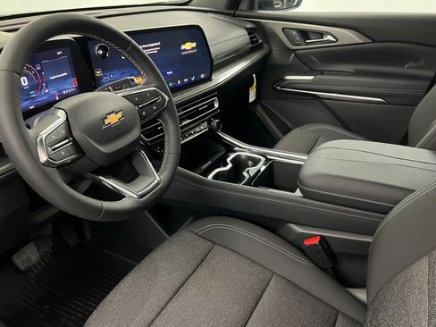 New 2026 Chevrolet Traverse LT w/ Driver Confidence Package AWD/4WD image 17
