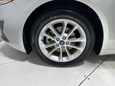 Used 2019 Ford Fusion SE image 6