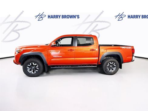 Used 2018 Toyota Tacoma TRD Off-Road AWD/4WD image 27