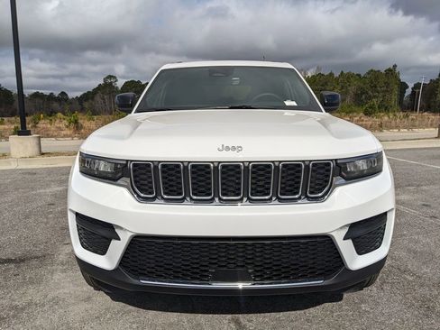 New 2026 Jeep Grand Cherokee Laredo w/ Trailer Tow Package RWD image 15
