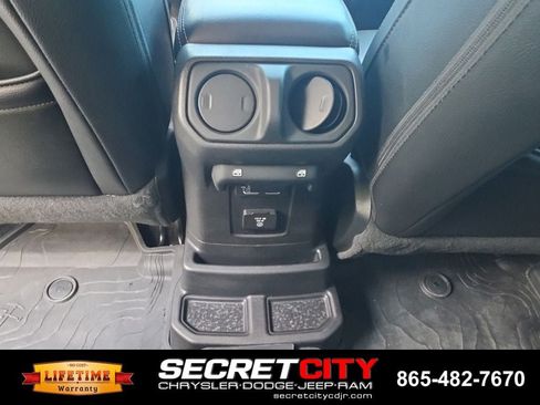 Used 2018 Jeep Wrangler Unlimited Sahara w/ Cold Weather Group AWD/4WD image 14