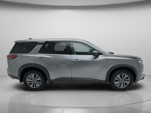 Used 2024 Nissan Pathfinder S AWD/4WD image 4