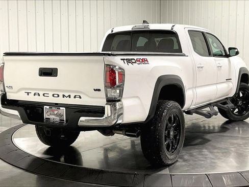Used 2020 Toyota Tacoma TRD Off-Road w/ Blackout Package image 13